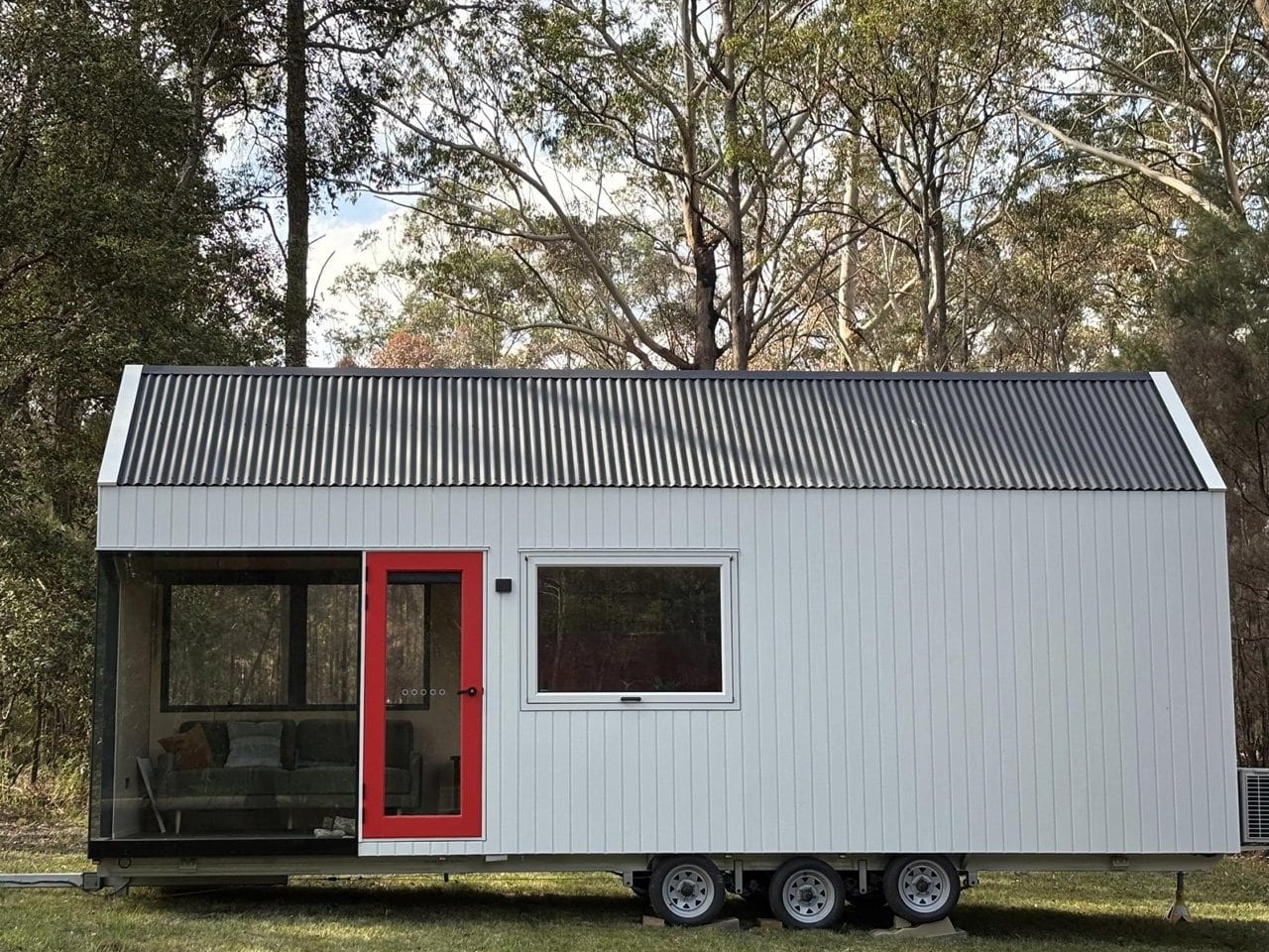 Eire single-story house with panoramic windows for natural light