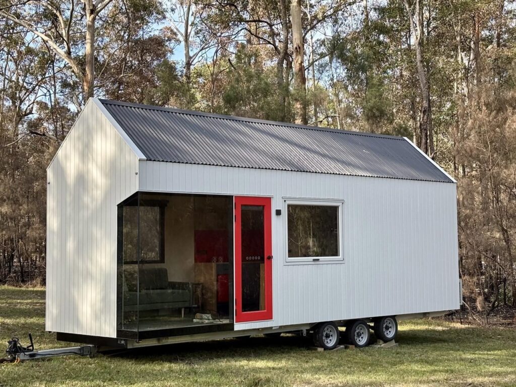 Eire single-story house with panoramic windows for natural light