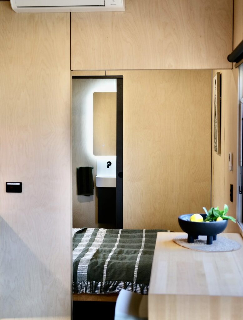 Eire single-story house with panoramic windows for natural light