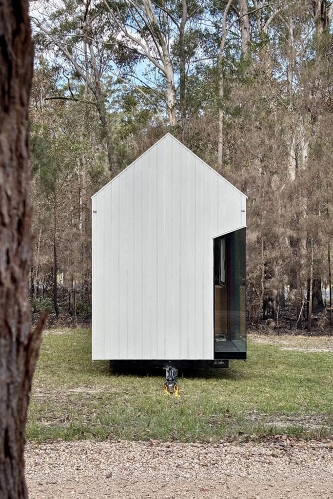 Eire single-story house with panoramic windows for natural light