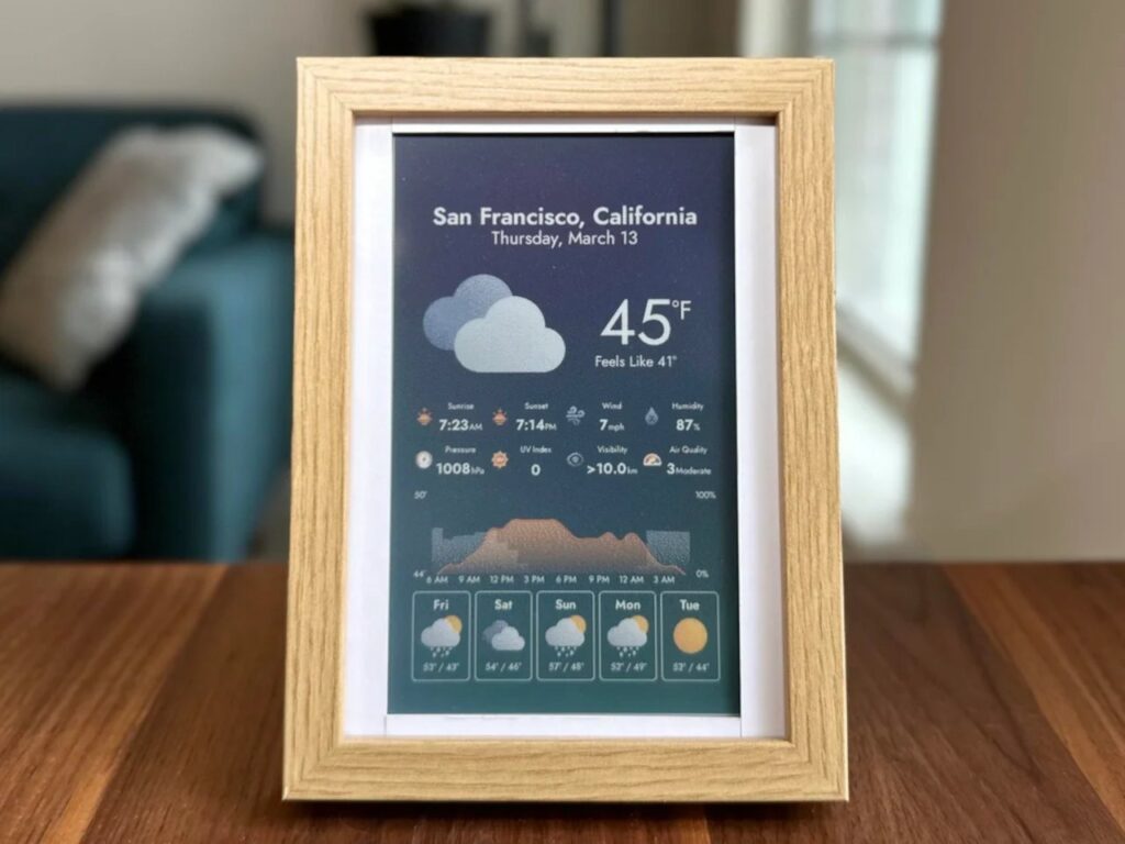 E-Ink display showing daily tasks and schedule