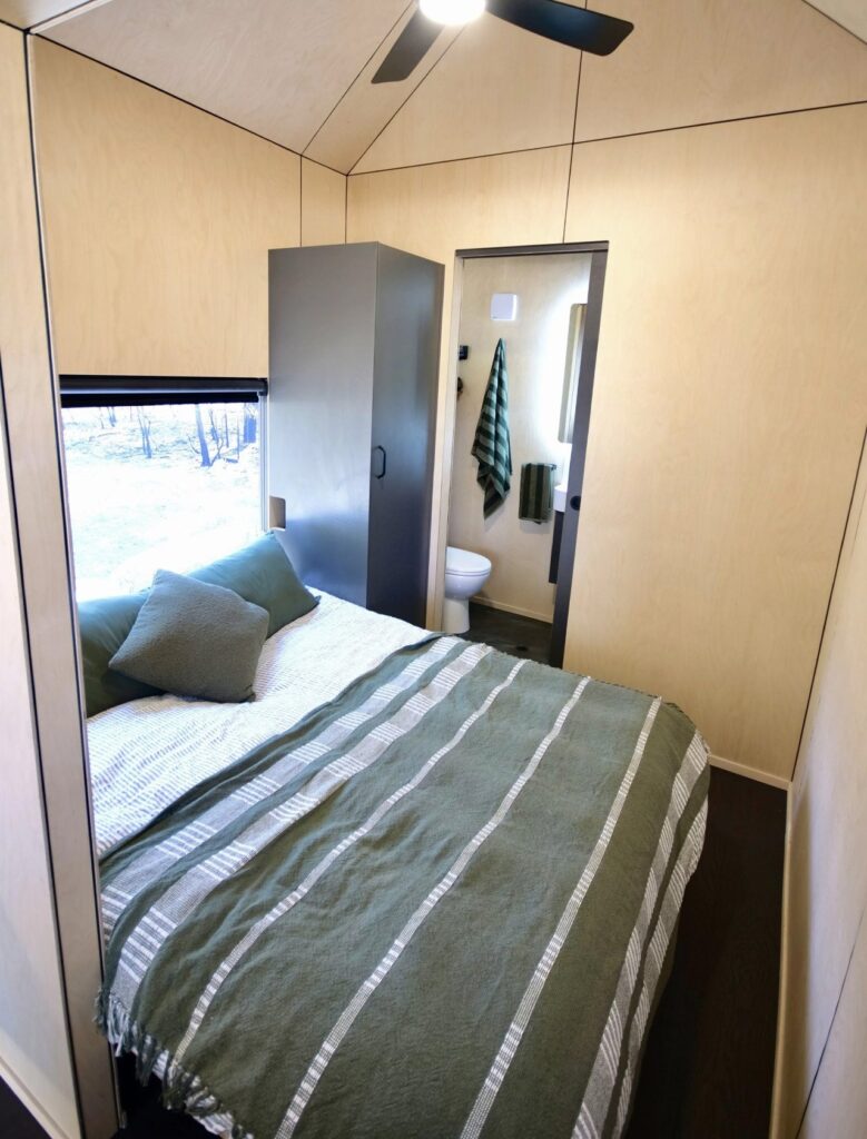 Eire single-story house with panoramic windows for natural light