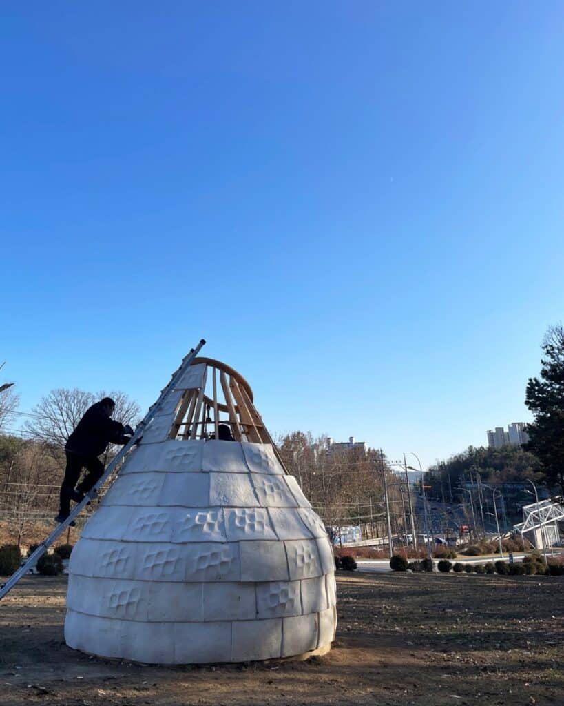 Mycelial Hut exterior view in Seoul National University campus