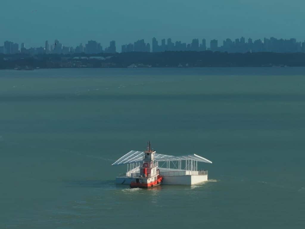AquaPraça floating platform in Belem, Brazil, demonstrating adaptive architecture, sustainable design, tidal interaction, and climate-responsive features.