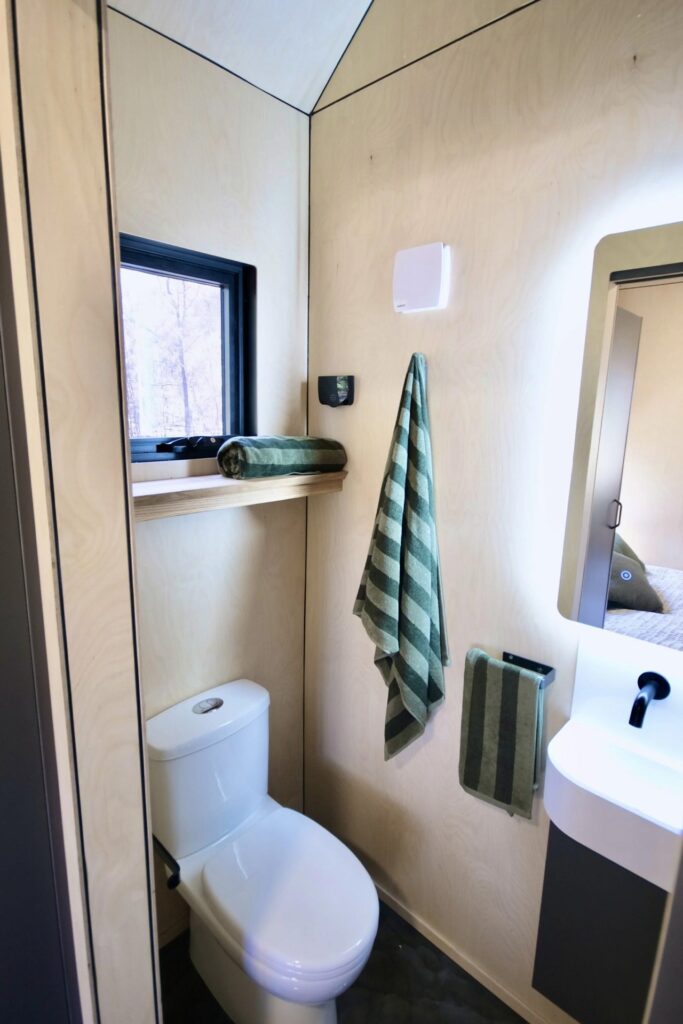 Eire single-story house with panoramic windows for natural light