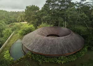 Villa Omah Prana explores a courtyard-centered residential model in Payangan