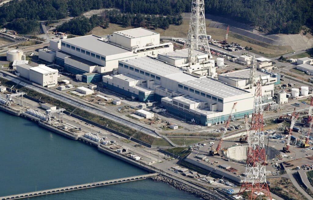 Aerial view showcasing the nuclear architecture of Kashiwazaki-Kariwa Plant in Niigata, with horizontal reactor layout and coastal cooling infrastructure.