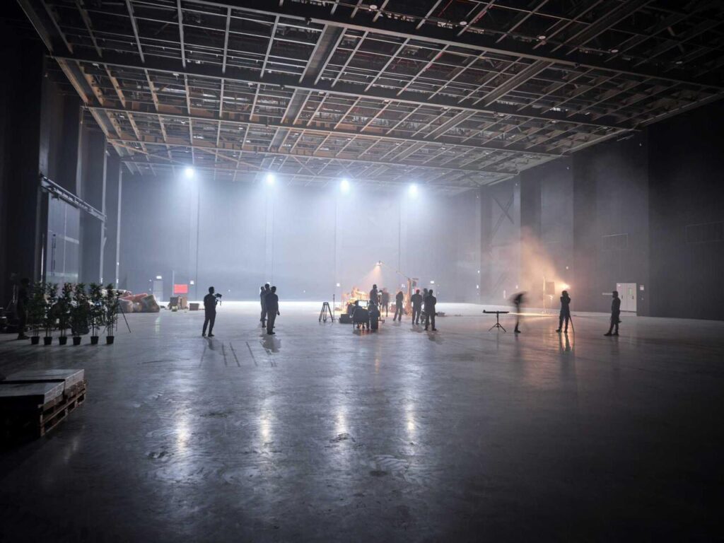 Vast sound stage featuring advanced suspended lighting grids and acoustic treatments for flexible [Cinematic Production in Qiddiya].