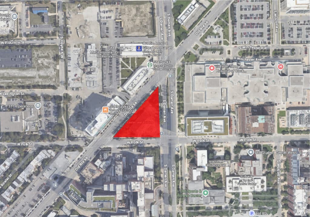 خريطة فضائية تظهر تقاطع قطعة الأرض المثلثة بين شوارع أوغدن ودامن وبولك في السياق الحضري.