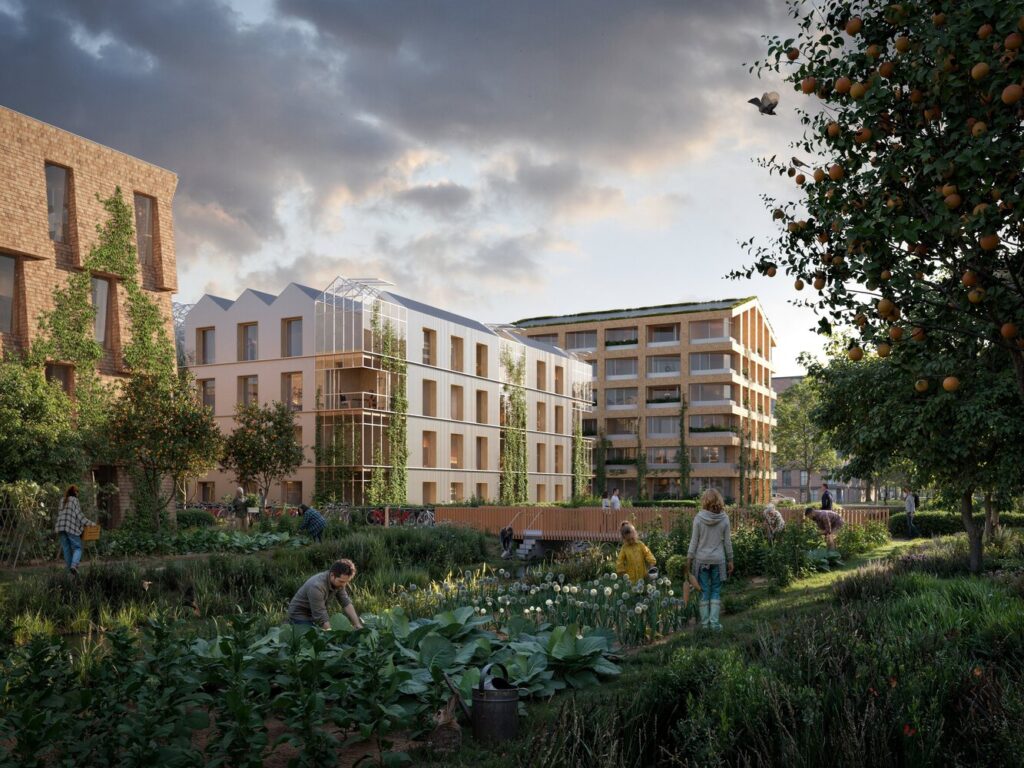 مشهد لمشروع إيرفين في هووفدورب يظهر مباني سكنية من البناء الخشبي محاطة بحدائق زراعية وشجر مثمر، مع أشخاص يمارسون الزراعة في فناء مشترك تحت سماء غائمة.