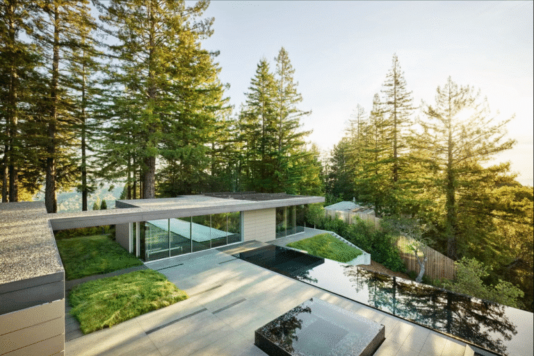 Secrets of Modernism: Design Approaches Merging the Inner Courtyard with the Natural Environment.