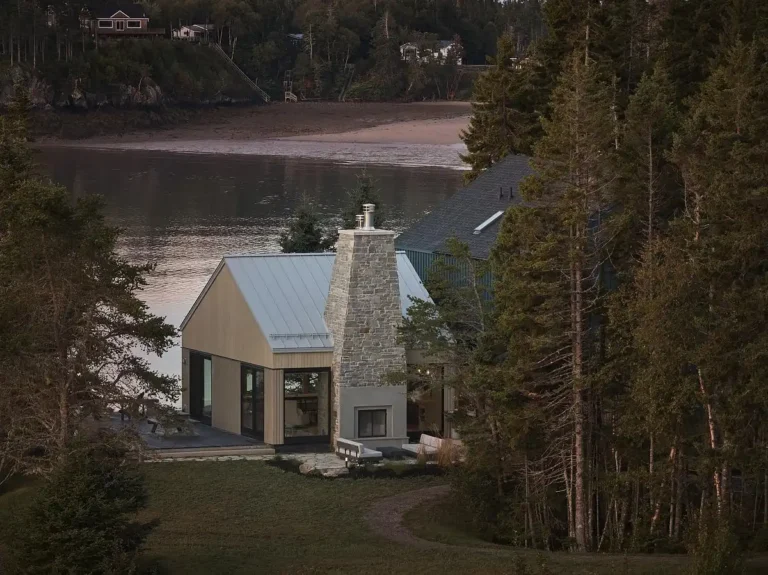 The Belly of the Whale: A Dwelling Harmonizing with the Harsh New Brunswick Shores