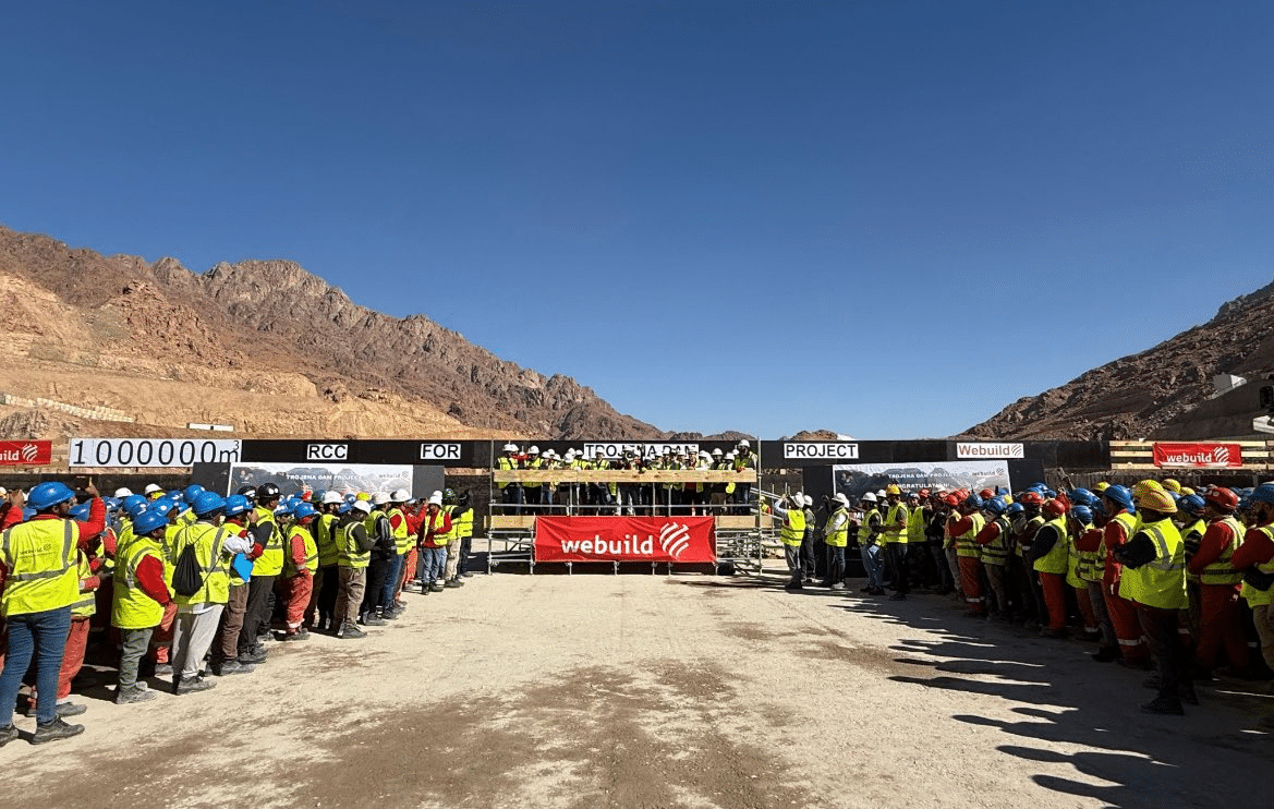 Italian firm Webuild achieves a major milestone at NEOM, pouring 1 million cubic meters of concrete for the Trojena dam. The massive infrastructure conceals "The Bow," a subterranean luxury hotel and events complex beneath the 2.8km lake.