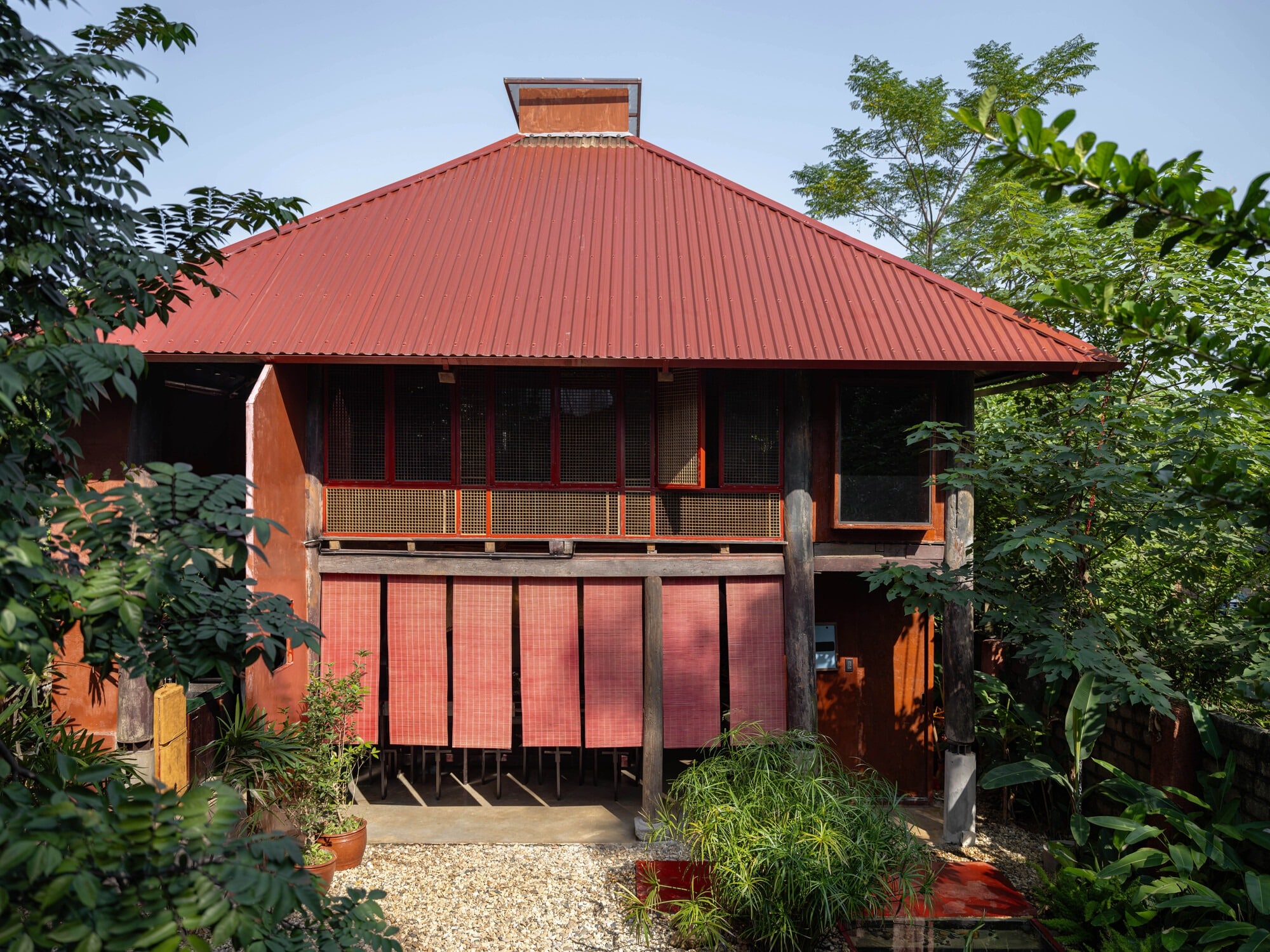 Facade of MÔhe'ritage project showing contemporary architecture integrated with traditional Vietnamese elements