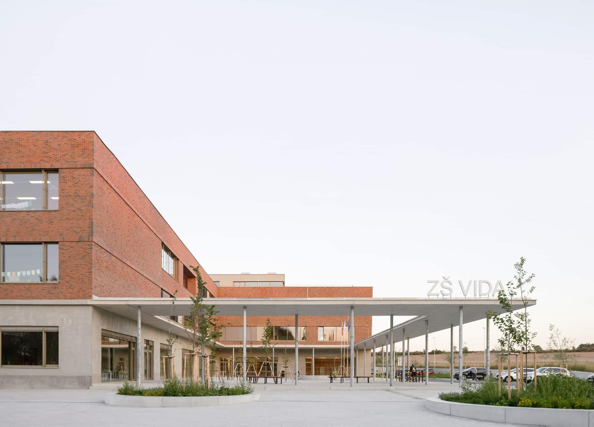 Open central courtyard of the Cheneh school showing flexible learning spaces and student interaction areas.
