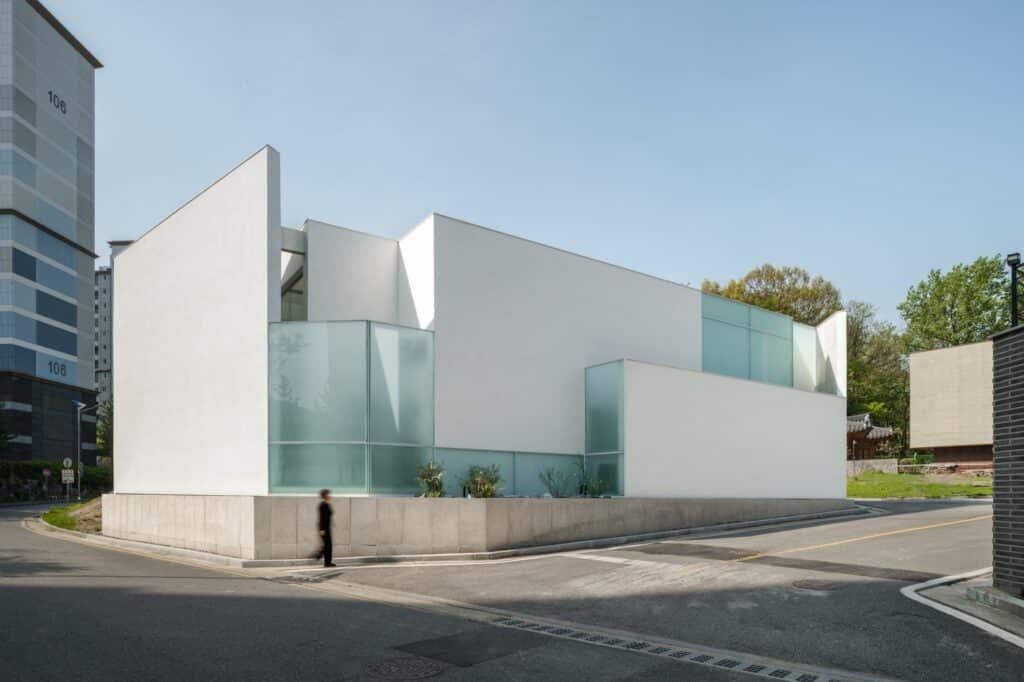 Modern minimalist interior of VEGA House by Archirie, featuring a private courtyard that brings natural light and nature into the living space