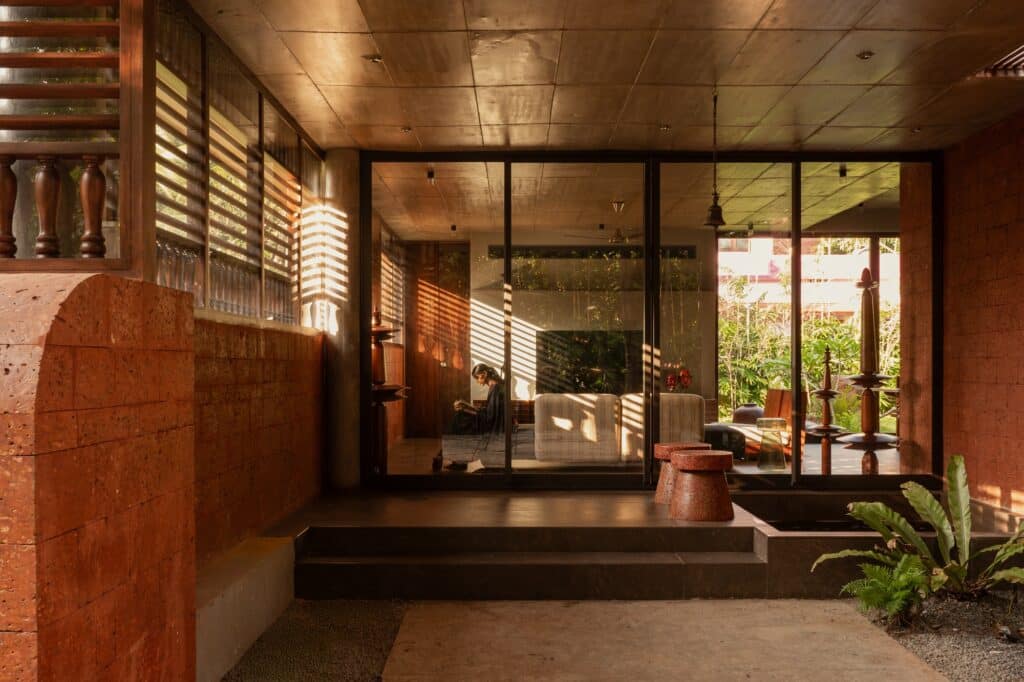 Sumish residence in Bayanur, Kerala, exemplifying the integration of local cultural heritage, traditional architecture, natural materials, open-plan interiors, and sustainable design strategies, harmonizing indoor and outdoor spaces while reflecting the region's spiritual and environmental context.