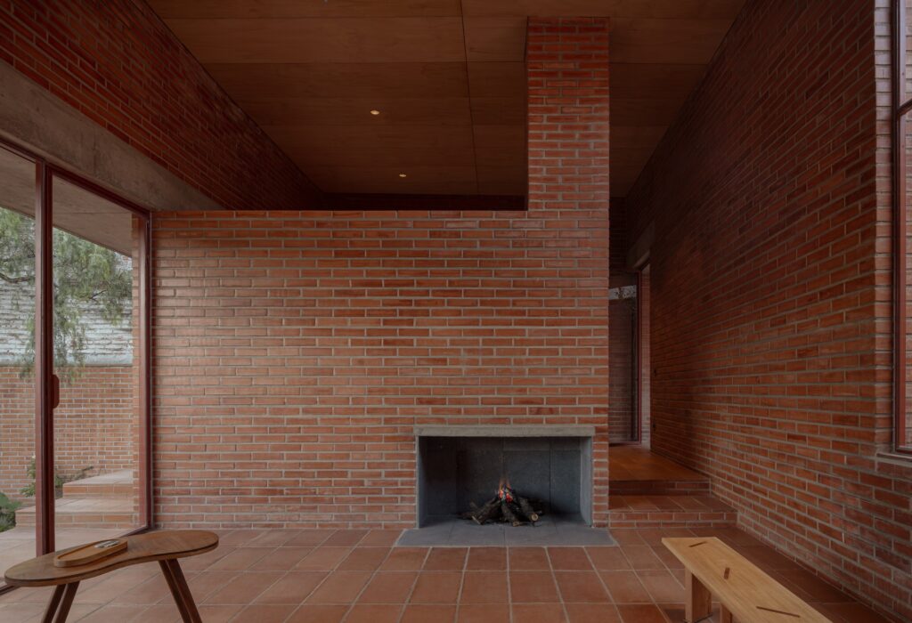 Peroles House in San Miguel de Allende integrates steep terrain, diverse local vegetation, traditional urban planning, and brick construction, showcasing sustainable residential architecture and careful spatial organization.