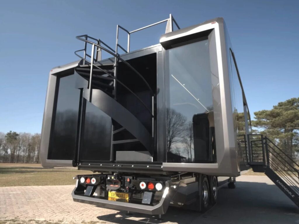 Rear view of the Shiver x Expandable unit showing the mechanical expansion system and external staircase.