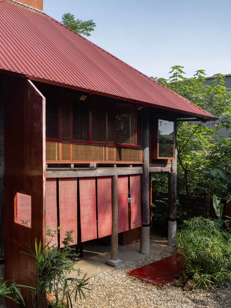 M&Ocirc;he'ritage project in Hanoi combines contemporary architecture with traditional Vietnamese materials, wooden structures, corrugated metal roofs, water features, and heritage fragments, creating a sustainable, culturally rich environment that connects human experience with historical context