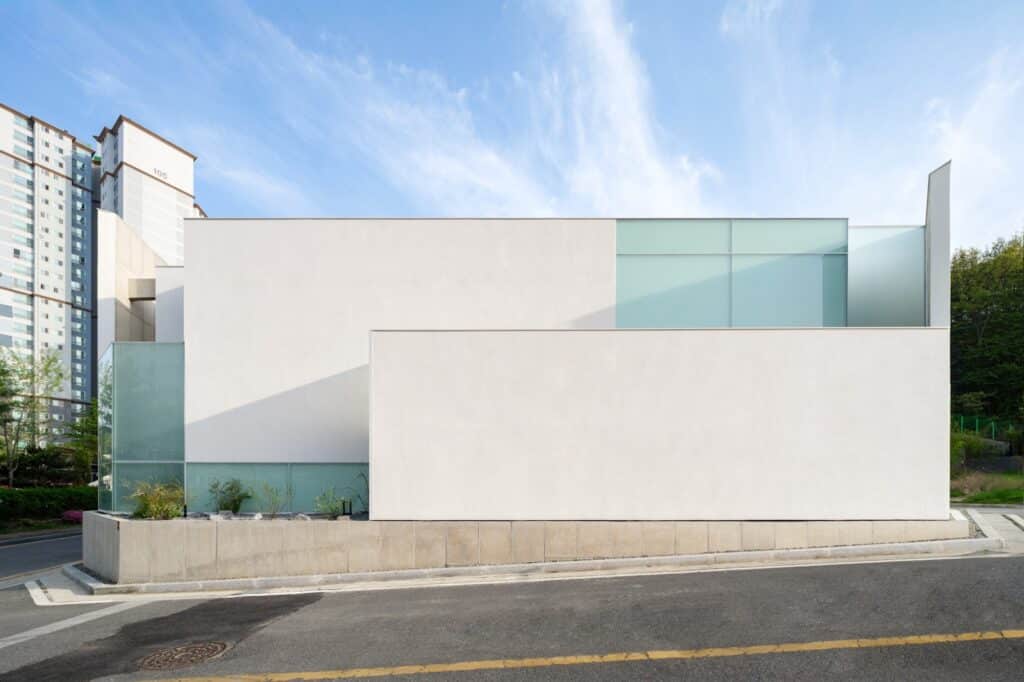 Comprehensive view of a modern family house design integrating interior and exterior spaces, private terraces, landscaped courtyards, natural lighting, and family-oriented living areas.