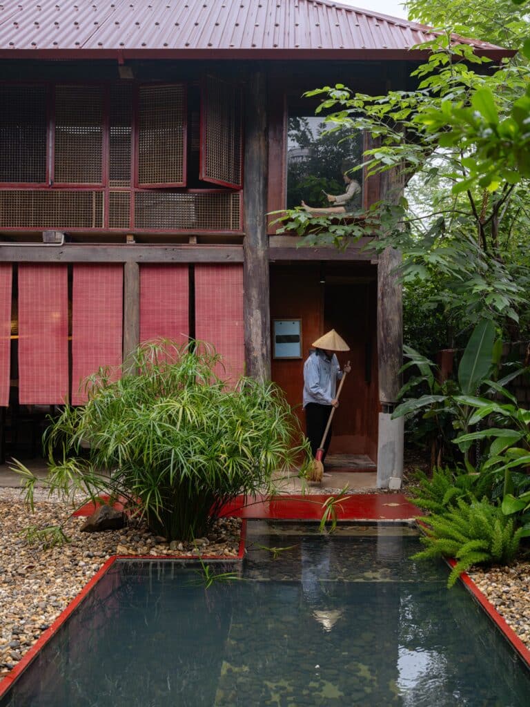 M&Ocirc;he'ritage project in Hanoi combines contemporary architecture with traditional Vietnamese materials, wooden structures, corrugated metal roofs, water features, and heritage fragments, creating a sustainable, culturally rich environment that connects human experience with historical context