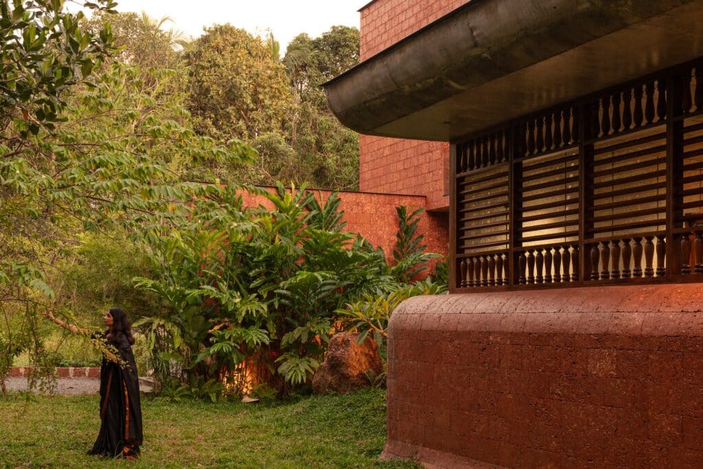 Sumish residence in Bayanur, Kerala, exemplifying the integration of local cultural heritage, traditional architecture, natural materials, open-plan interiors, and sustainable design strategies, harmonizing indoor and outdoor spaces while reflecting the region's spiritual and environmental context.