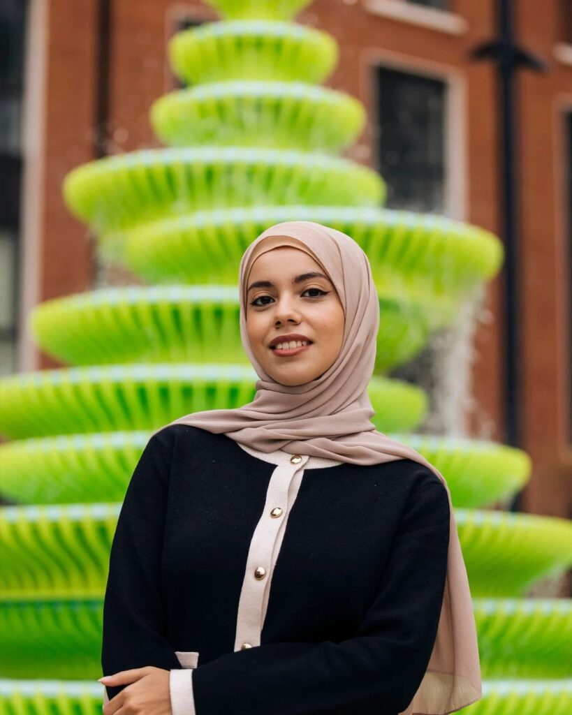 The Fountain in Brent Cross Town, London, is a contemporary and innovative architectural design featuring bright green sculptural panels, unusual angles, and bold colors, combined with frozen water motion to create an interactive visual and sensory experience for visitors, reflecting Neon Studio&rsquo;s philosophy of public art, enhancing local identity and social interaction, while offering a model for redefining fountains in contemporary urban spaces.