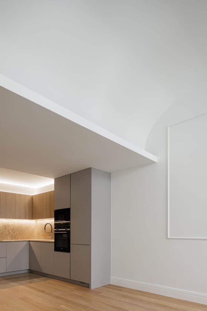 Comprehensive view of Rua de Adolfo Casais Monteiro project, analyzing the integration of historic facade restoration, modern extensions, interior courtyards, green spaces, and residential unit distribution in a four-story building.