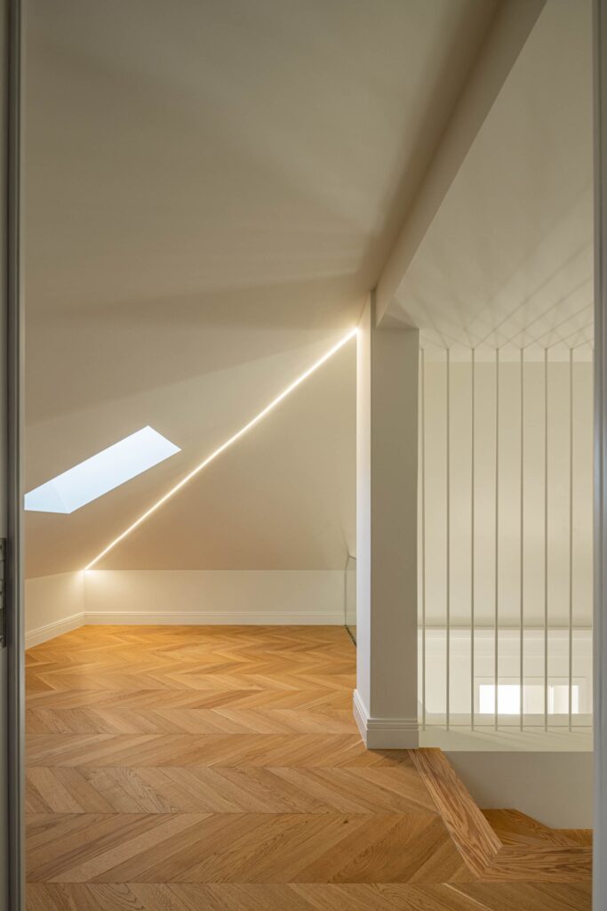 Comprehensive view of Rua de Adolfo Casais Monteiro project, analyzing the integration of historic facade restoration, modern extensions, interior courtyards, green spaces, and residential unit distribution in a four-story building.