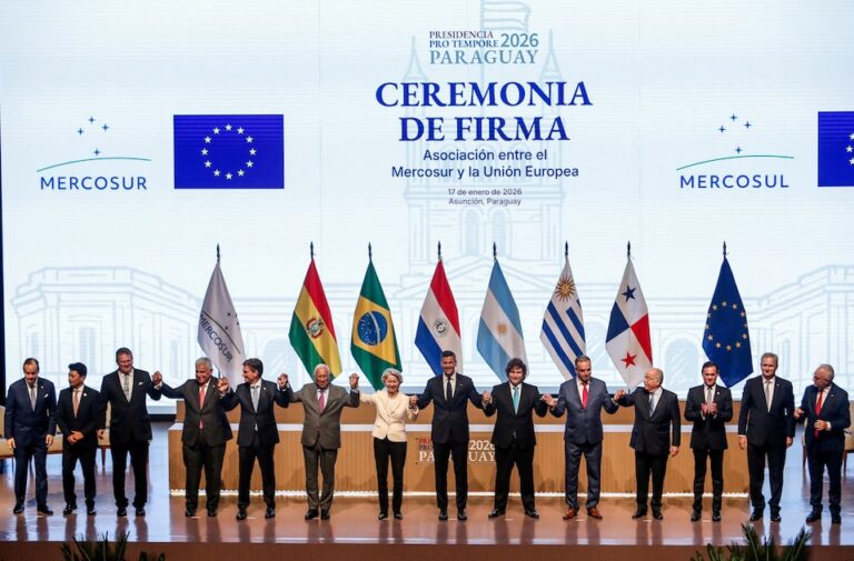 Dignitaries from Mercosur and the European Union join hands during the signing ceremony of the Architectural Cooperation Agreement in Asunción, Paraguay, January 17, 2026, with national flags and institutional logos displayed on stage.
