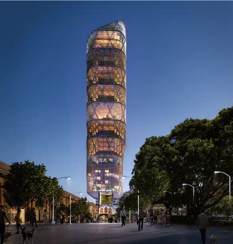 عرض مُصوّر لبرج خشبي هجين في غروب الشمس، يظهر واجهته المنحنية المضاءة مع المساحات الخضراء الداخلية والنشاط البشري أسفله.