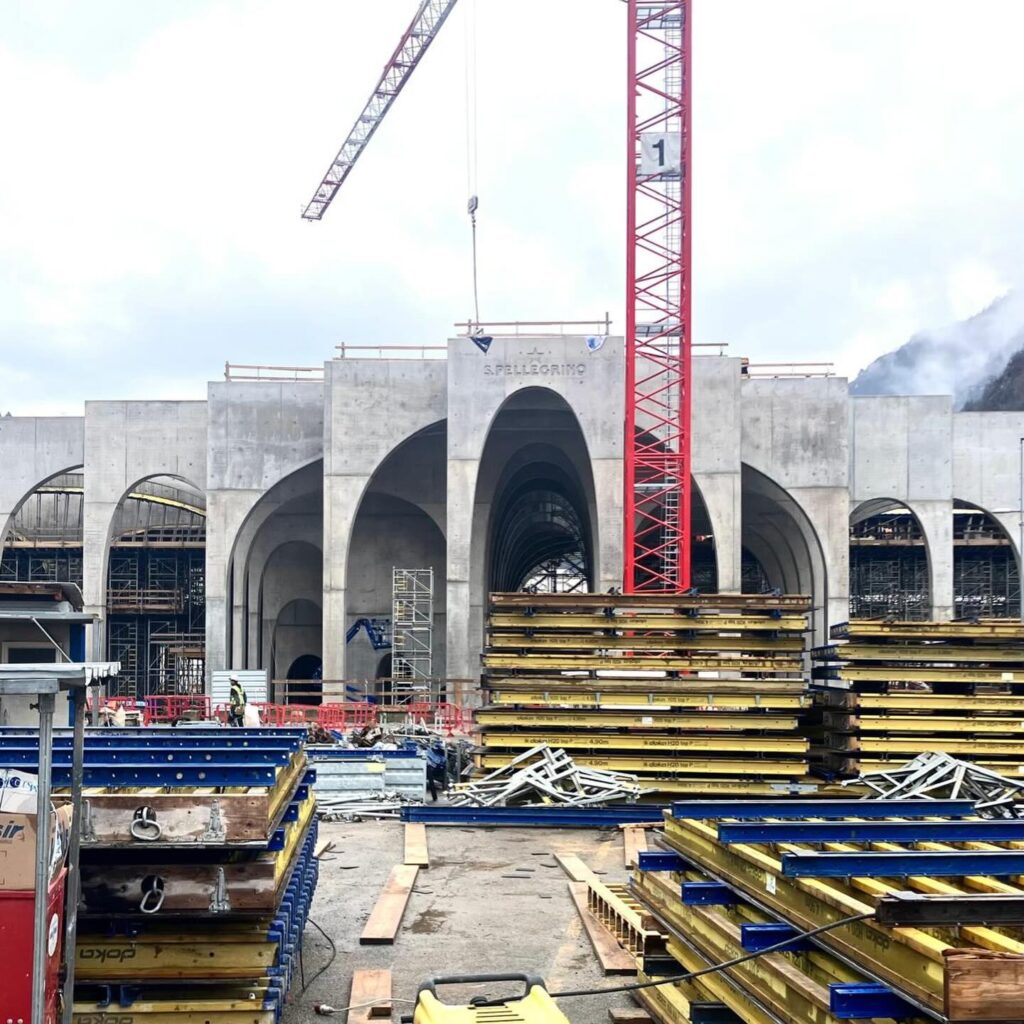 San Pellegrino Future Factory under construction in Brembo Valley, Italy, featuring concrete arches and tower cranes.

Stabilimento Futuro San Pellegrino