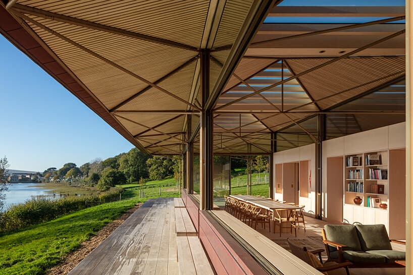 Exterior of the Sultan Nazrin Shah Centre at Worcester College, Oxford, by N&iacute;all McLaughlin Architects, showing its limestone facade and viewing tower.
