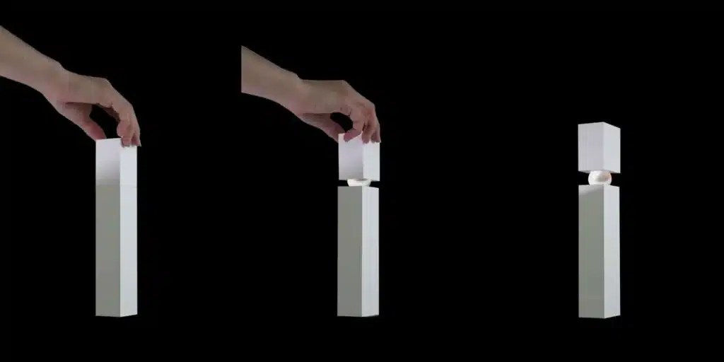  برج إنوارا 
ومخطط من ثلاث خطوات يوضح مفهوم تصميم برج إينوارا: كتلة صلبة، ثم إدخال هيكل بيضاوي يشبه اللؤلؤة، ثم نمط البرج المنفصل النهائي.