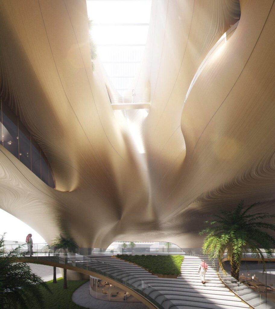 واجهة المدخل الرئيسية لناطحة سحاب شمال الرياض، تتميز بطلاء مزخرف بالأنماط العربية، وقبة زجاجية، ونخيل يزين ممر الوصول.