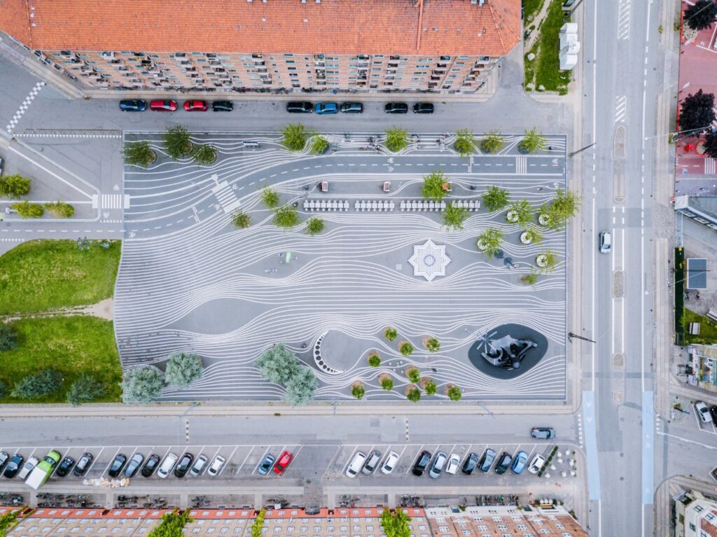 Urban plaza with integrated landscape buffers and pedestrian circulation
