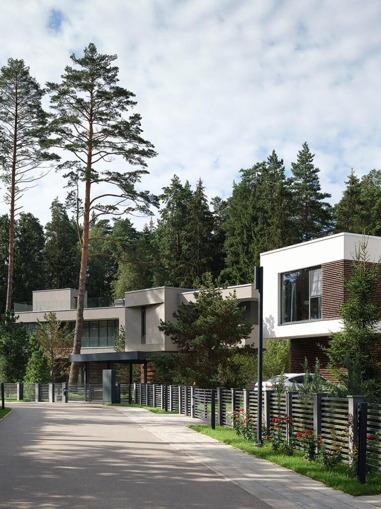 Landscape and building exterior featuring iGuzzini Lander bollard lights, Delta Light Spix M accent lighting, and iGuzzini Allure Graphic facade lights