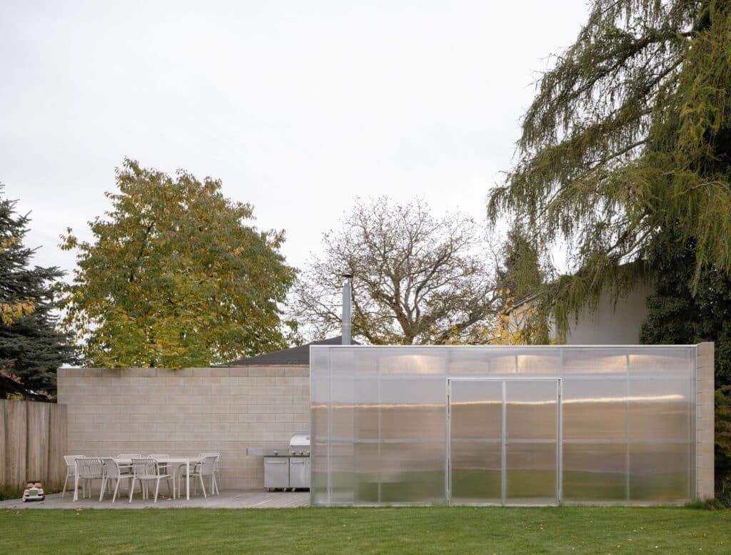 Outdoor barbecue area and translucent boundary wall at Sestajovice House designed as an architectural element.