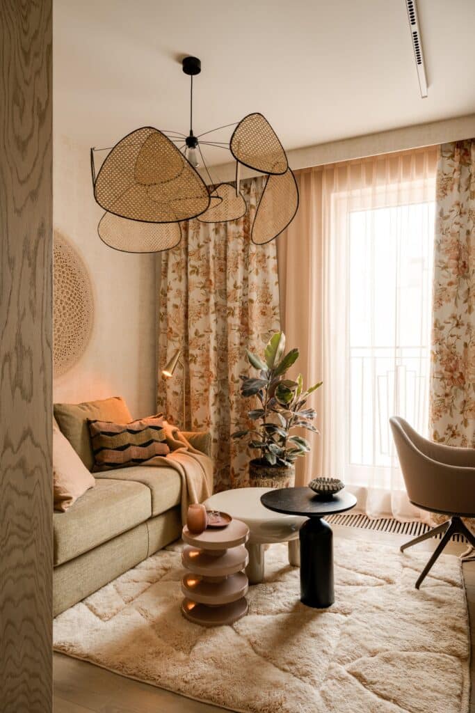 Modern bedroom composition in Artistic Powiśle apartment by modeko.studio combining art and minimalist design.