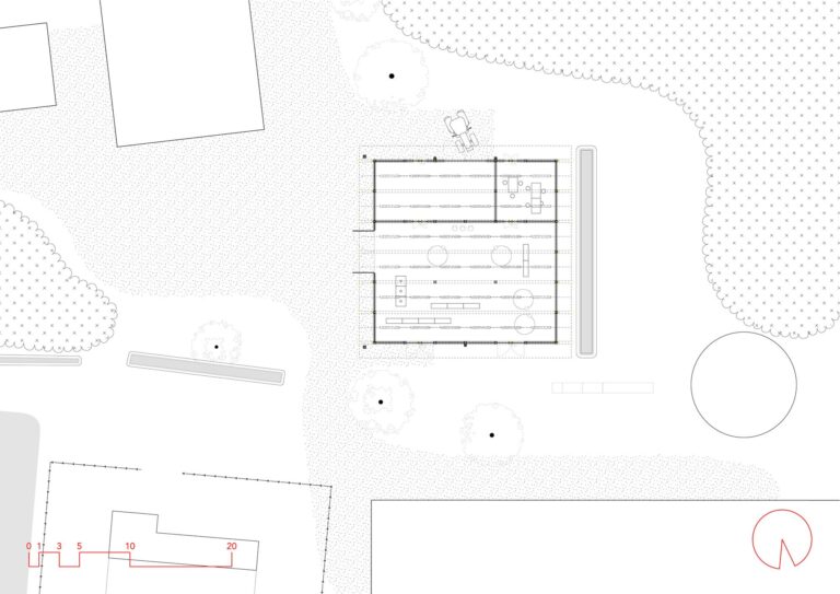 Site plan and surroundings of the Research Barn for Aquatic Ecology showing its orientation and nearby landscape features.