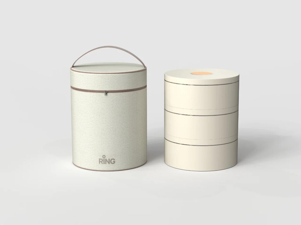 Comparison between the stacked Ring Lunch Box and its minimalist carrying case with the "RING" logo.