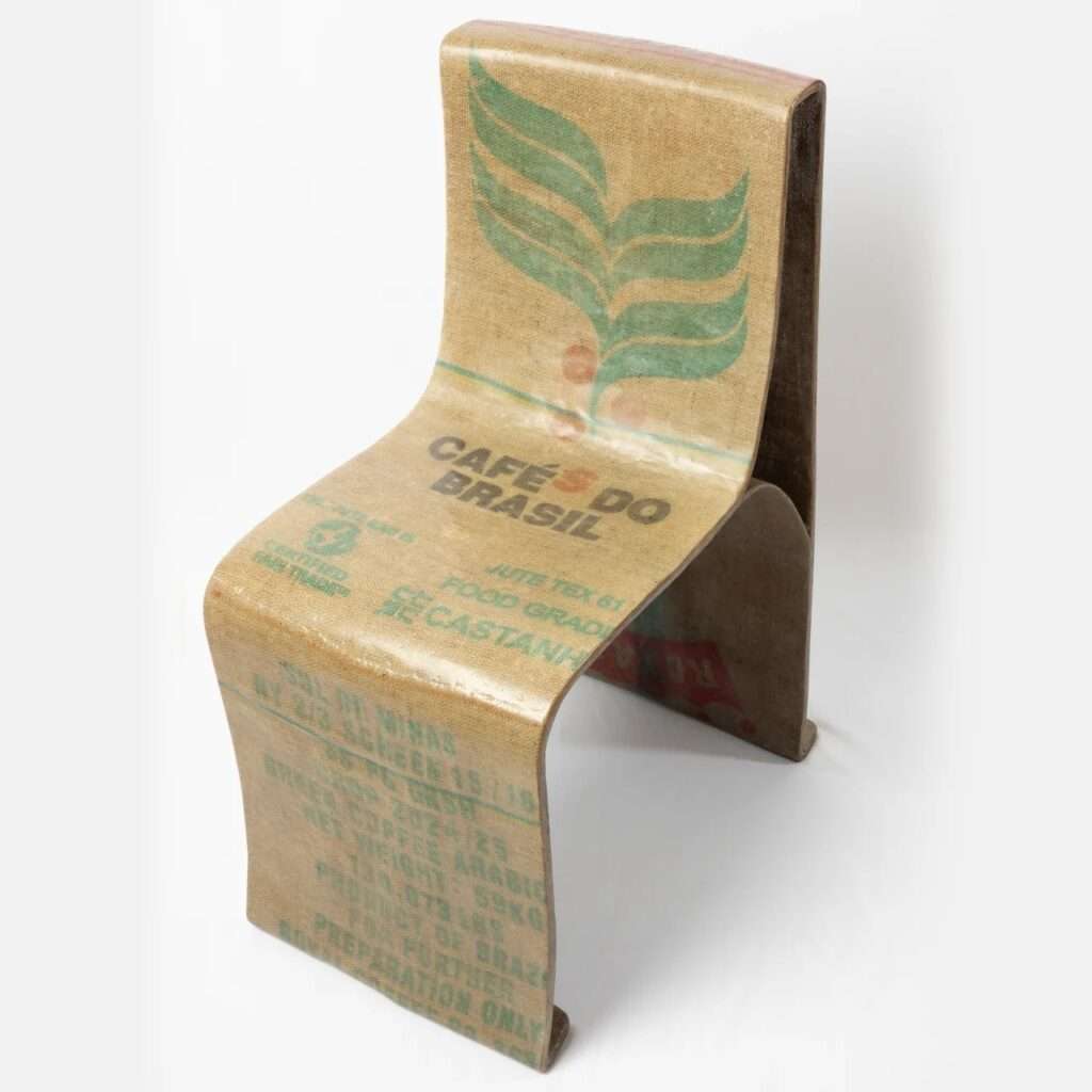 Full studio shot of the Novum Chair, showcasing the "Caf&eacute; do Brasil" graphics on the natural fiber shell.