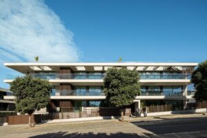 Front facade of Scala-Mare residential building by Atelier d'Arquitectura Lopes da Costa featuring concrete balconies and minimalist design.