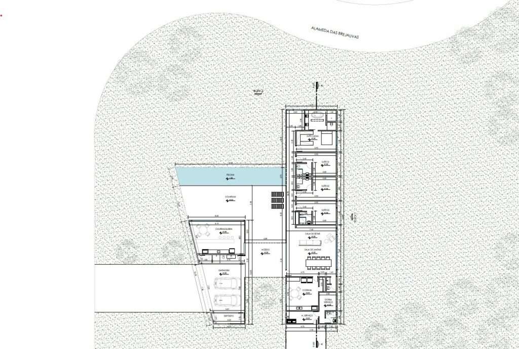 Technical site plan (Implantación) of Casa Plateau showing the layout of the two parallel blocks and the pool area.