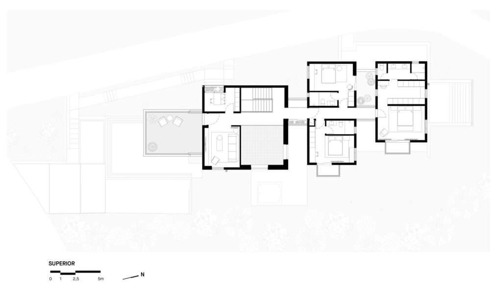 Architectural blueprint showing the upper floor plan (Planta Superior) of Bina House with room layouts and north arrow.