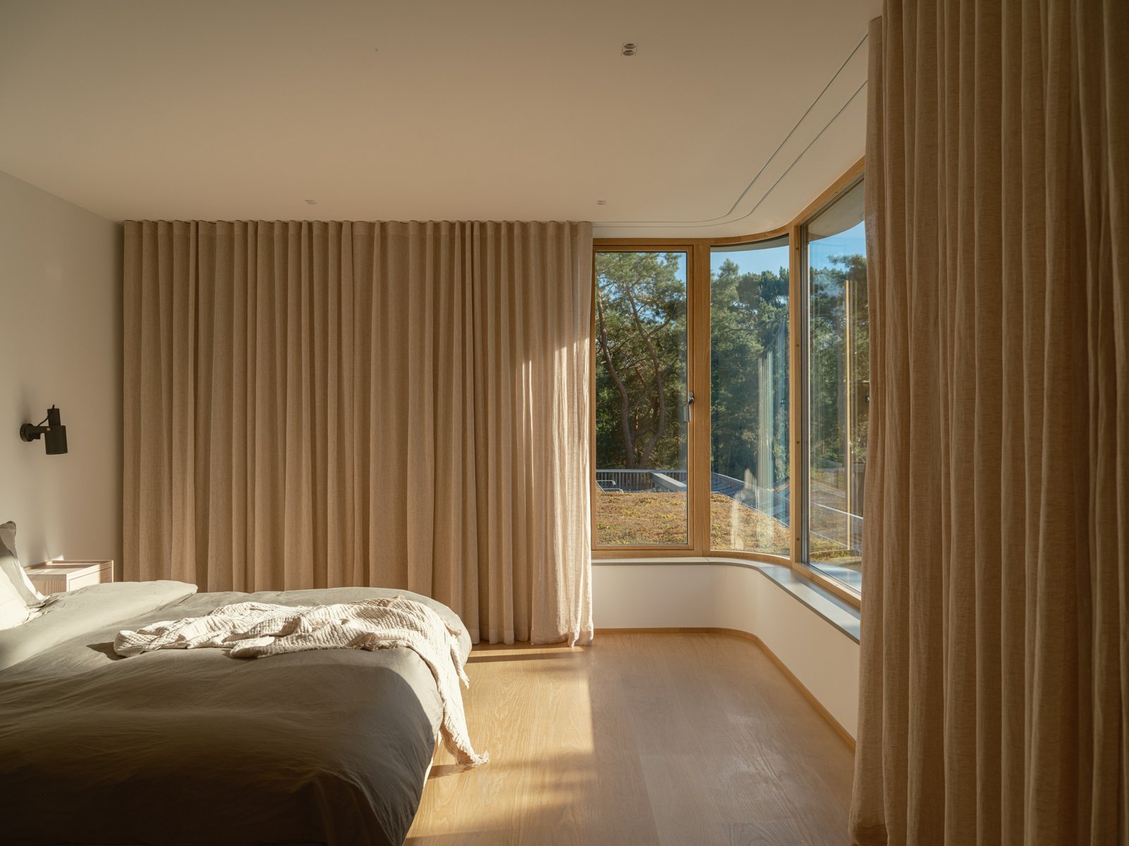 Bedroom with softly curved geometry at Villa HDV