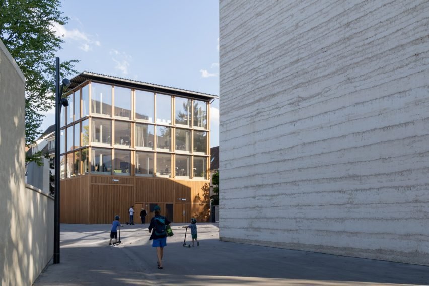Wood-clad Erlen Torhaus building at Fondation Beyeler expansion