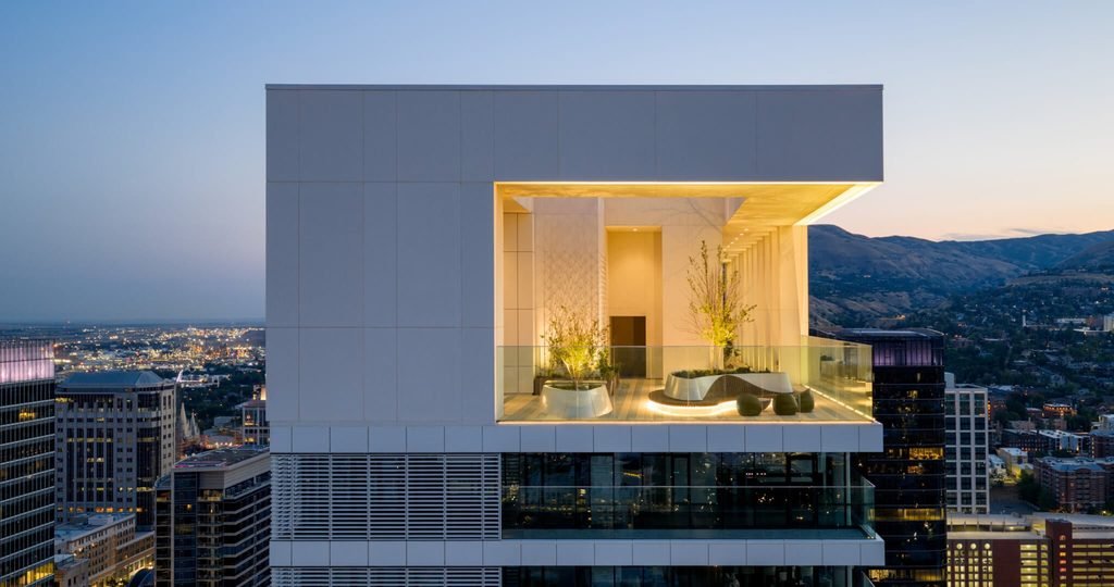 Roof terrace functioning as building lungs with air quality sensor lighting
