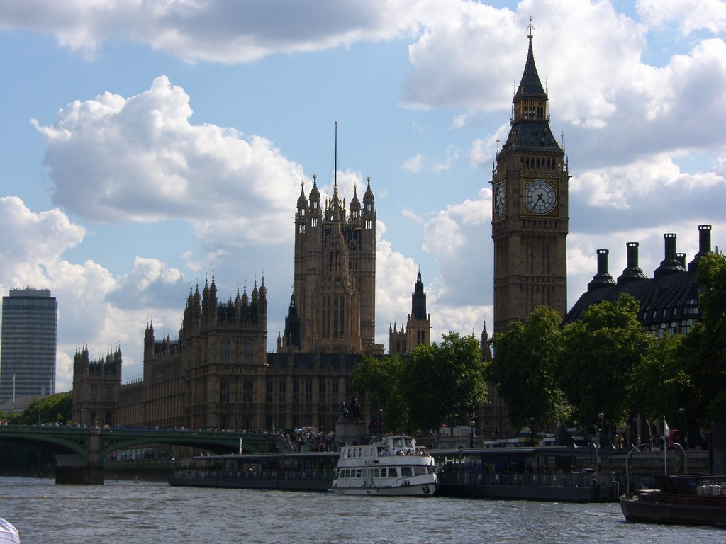 Big Ben and the Government Complex (2006) ← The same scene (2026) Almost the same scene, highlighting what has not changed.